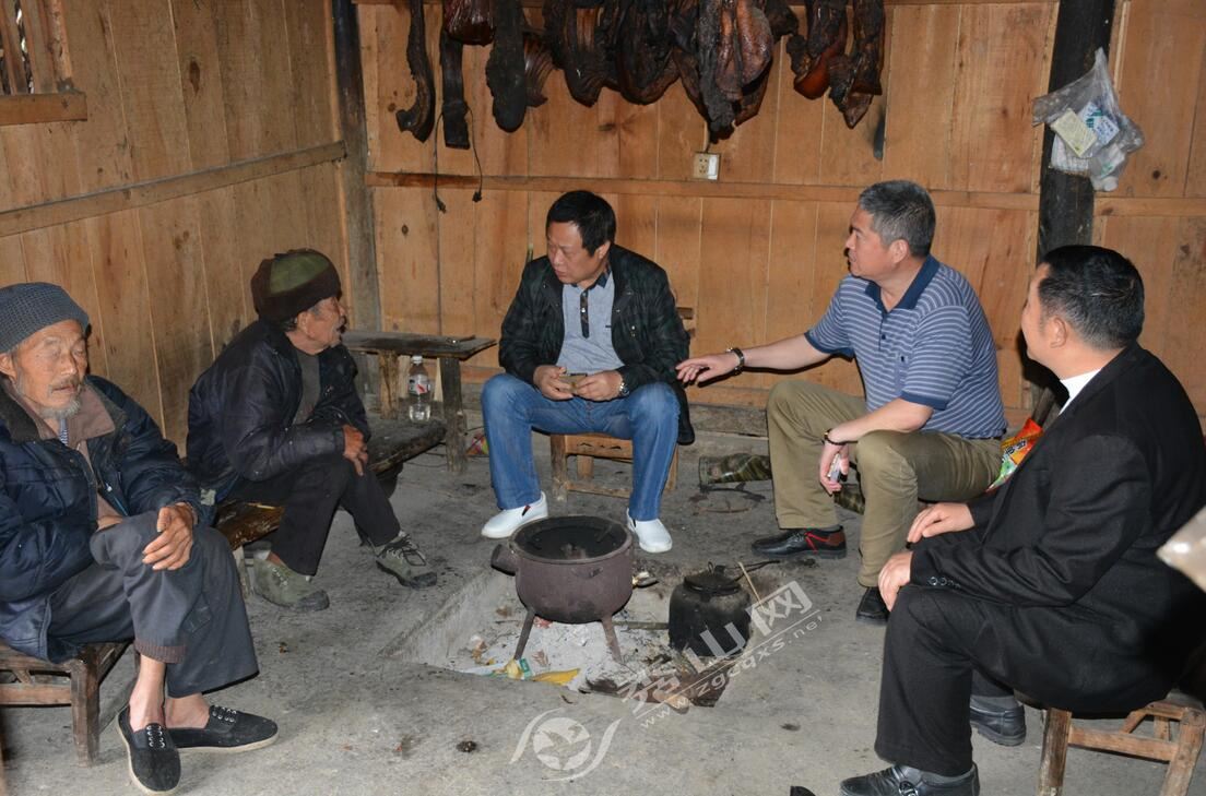 走亲戚 拉家常 真情扶贫在乡间 - 新闻 - 秀山网