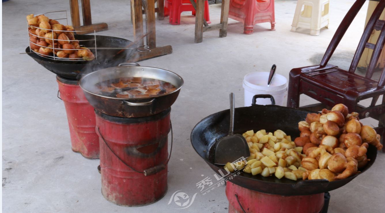 川河盖景区:秀山本土小吃受青睐 - 新闻 - 秀山网