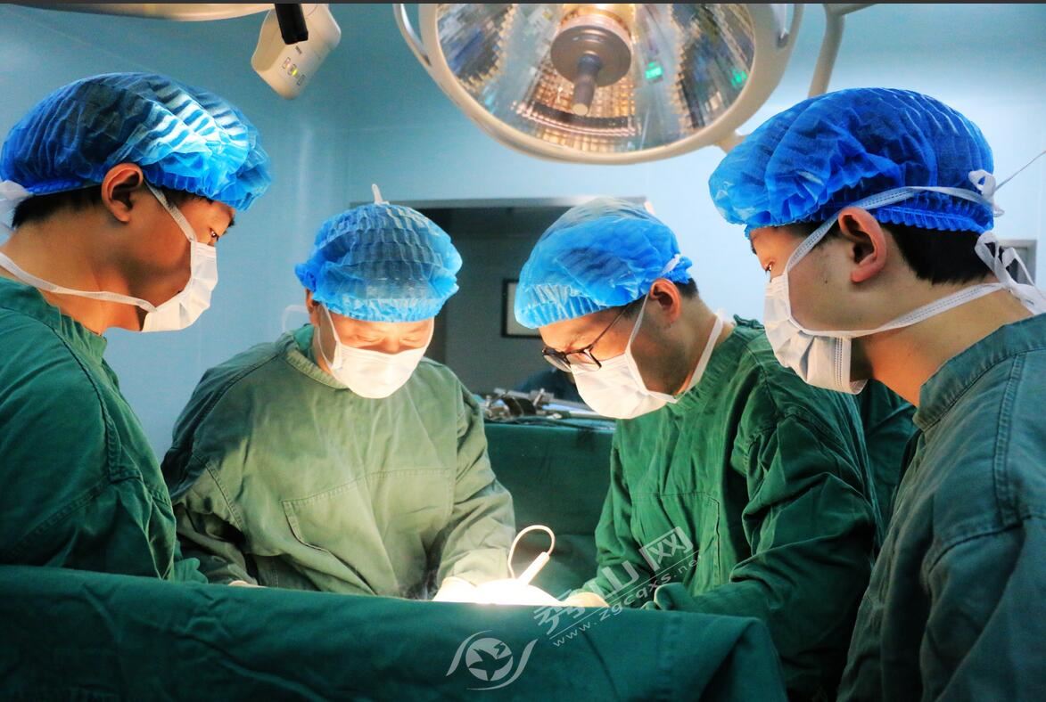 县人民医院成功完成首例胰十二指肠切除术