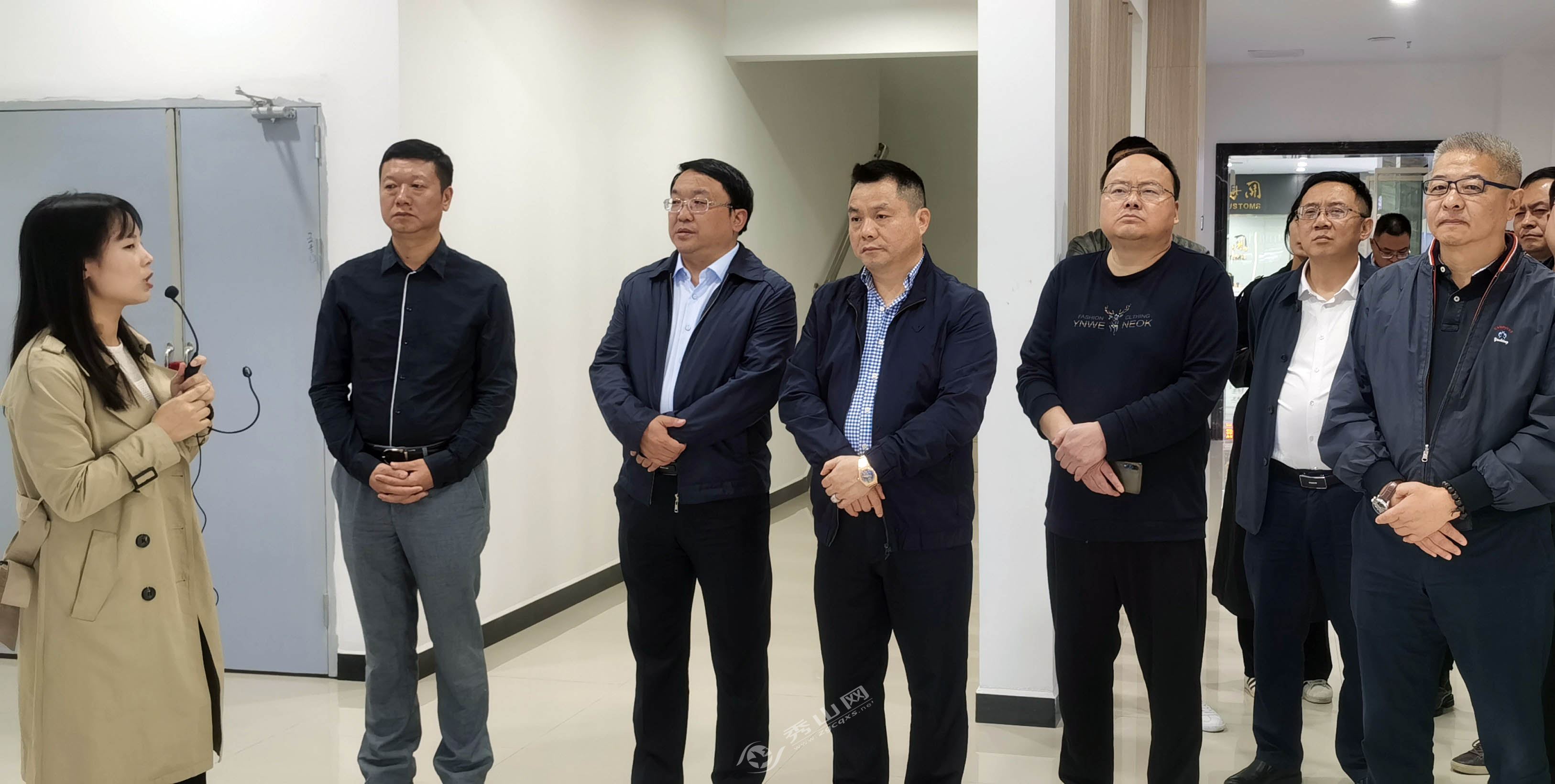 在马文森,李传宏的陪同下,沈明一行深入秀山(武陵)现代物流园区电商