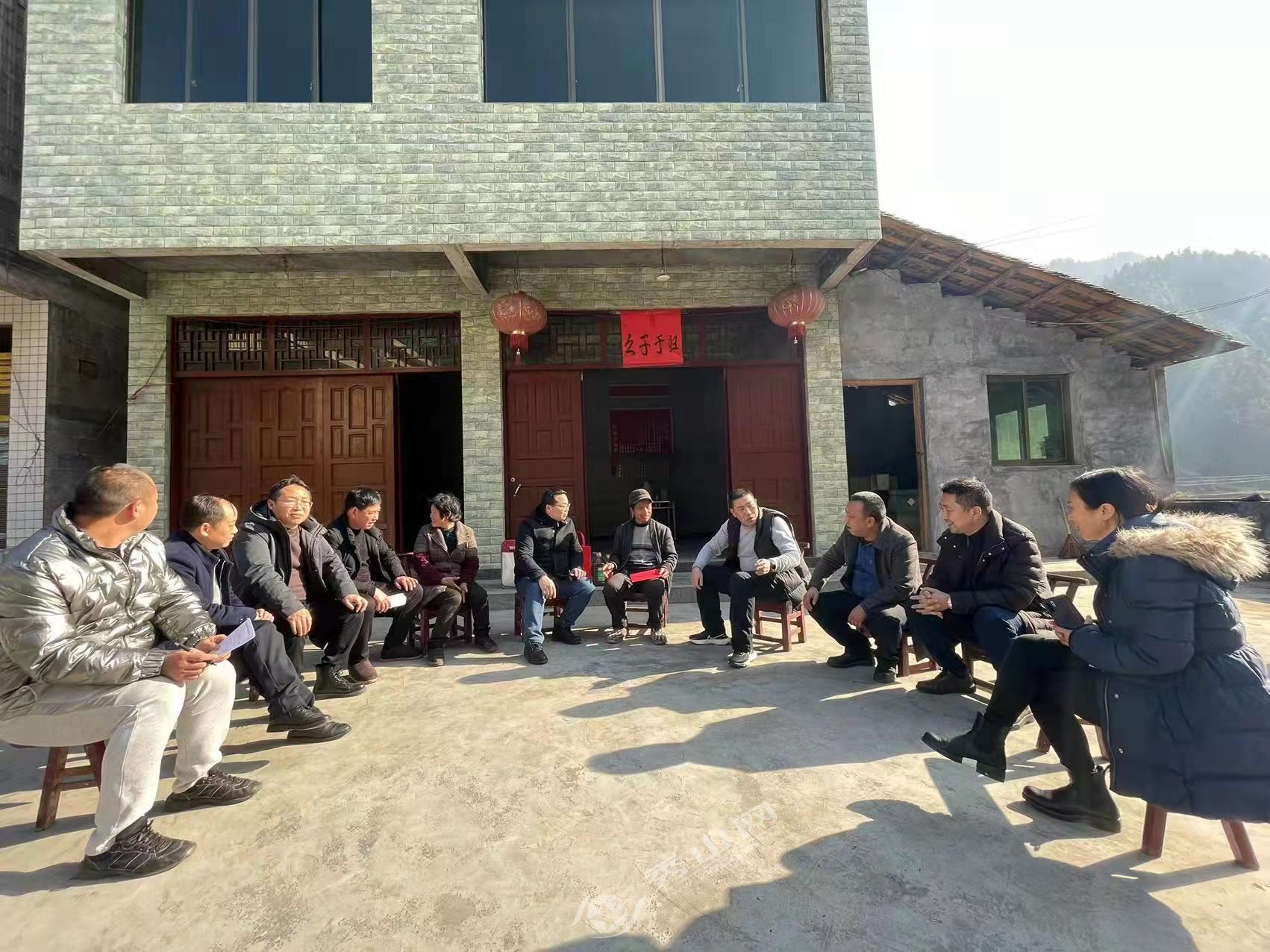 市残联到龙凤坝镇送温暖 - 乡镇 - 秀山网
